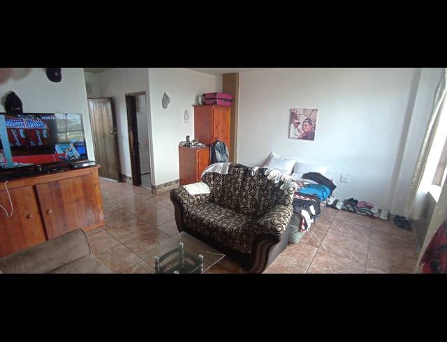 BEDROOM FLAT FOR SALE IN BLUFF